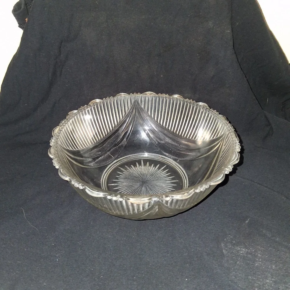 Starburst‎ Elegant Fluted Edge Glass Bowl Ridged Sides 7.5
